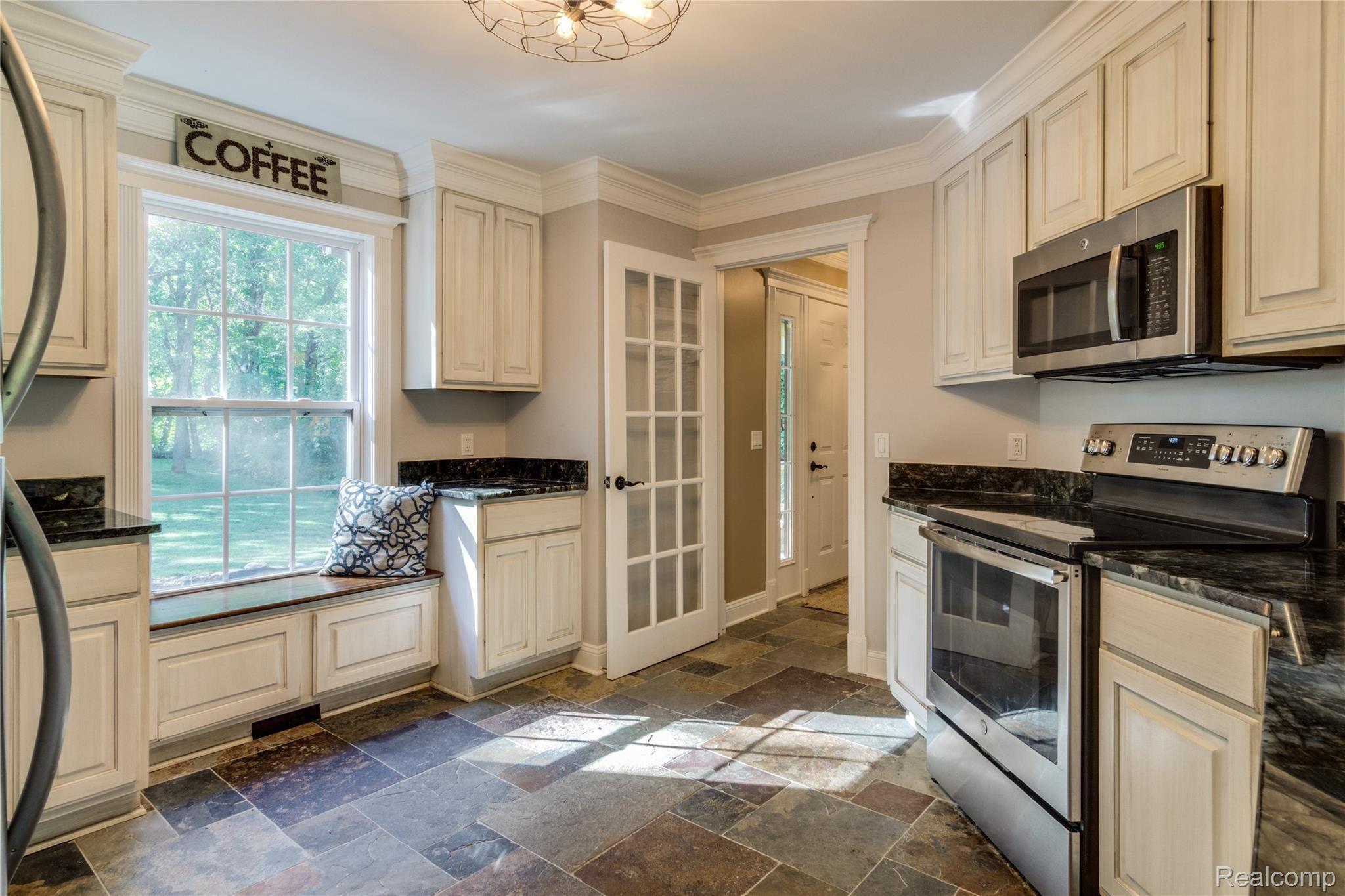 15181 Hawley Road Holly, MI 48442 - Photo 9 of 37 Interiors (6 of 37).jpg