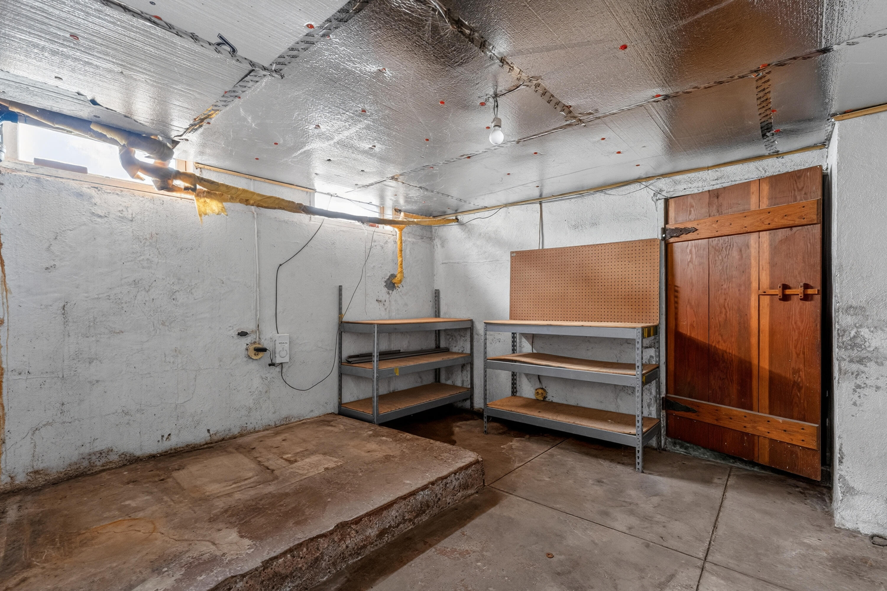 500 West Garza Street Slaton, TX 79364 - Photo 19 of 24 a storage room