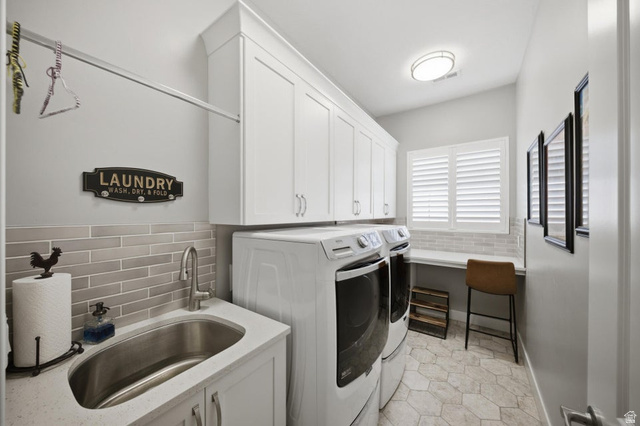 2829 East 1880th Street South St. George, UT 84790 - Photo 14 of 54 Laundry area with separate washer and dryer, cabinet space, and a wainscoted wall