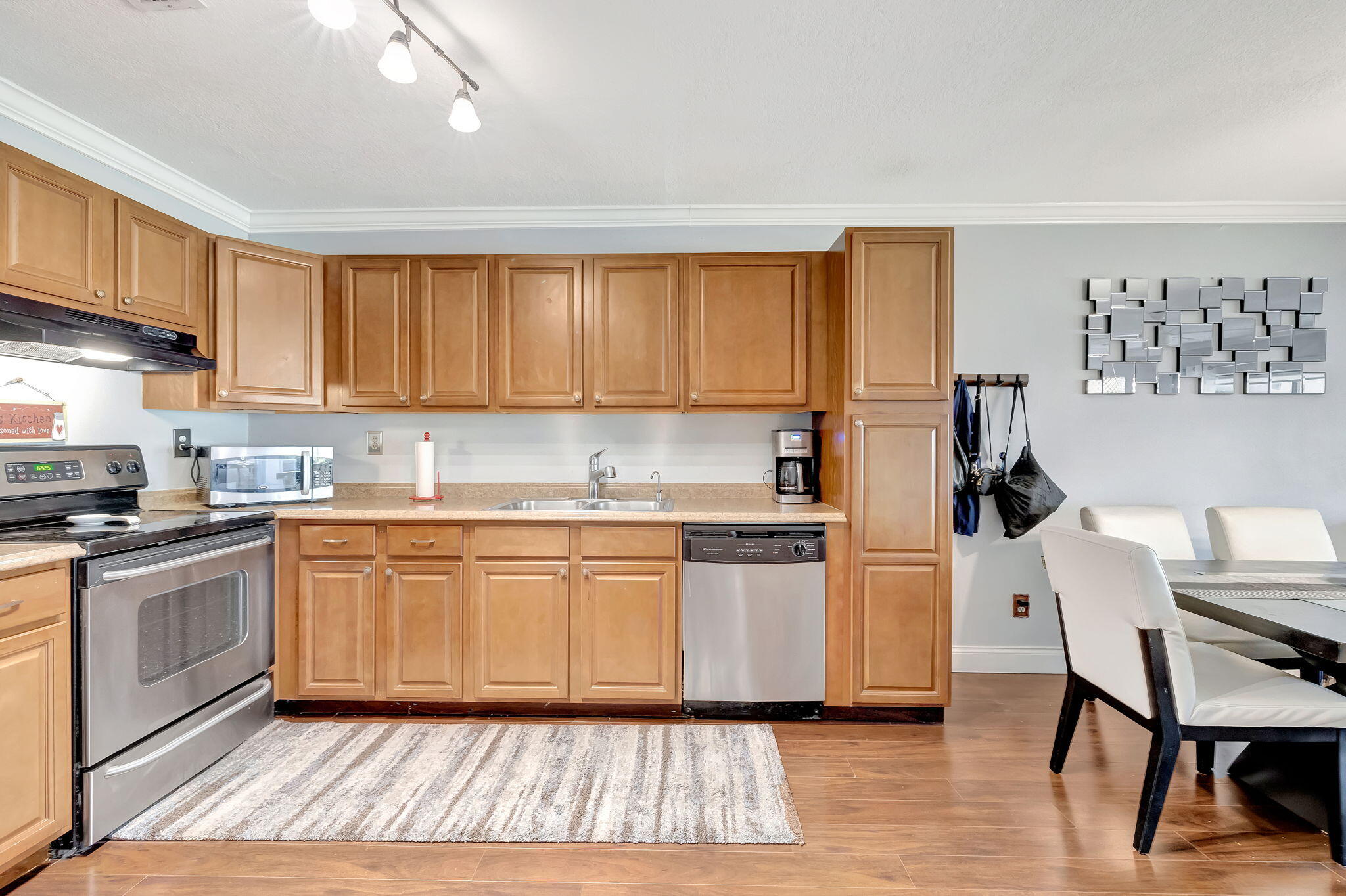 23359 Southwest 55th Way, Unit E Boca Raton, FL 33433 - Photo 9 of 41 kitchen