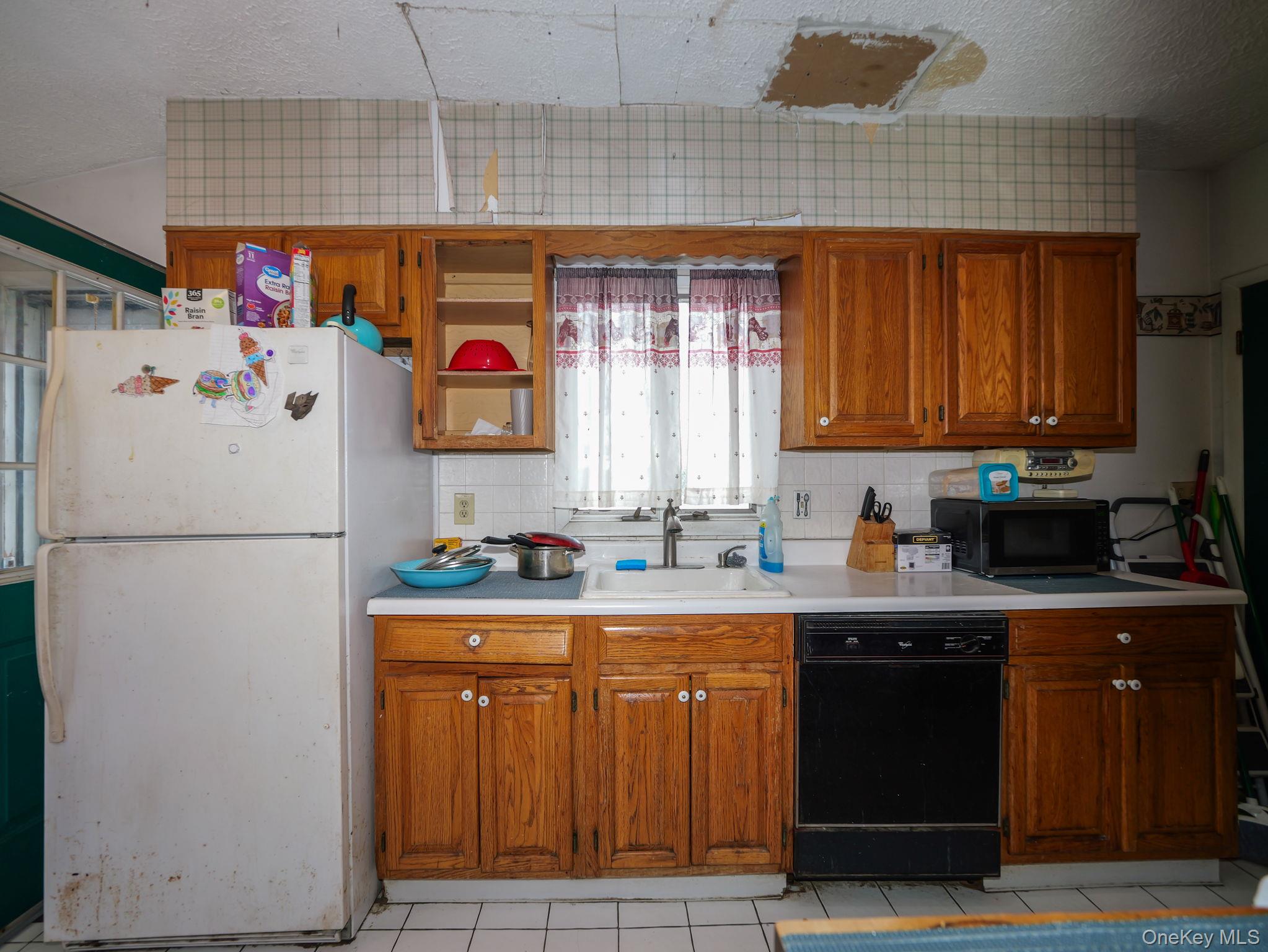 809 South Street Newburgh, NY 12550 - Photo 20 of 45 a kitchen with stainless steel appliances granite countertop a refrigerator and a stove top oven