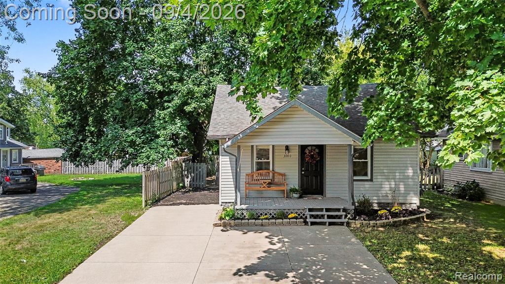 3260 Wanamaker Road Waterford, MI 48328 - Photo 2 of 29 Gallery Image 2