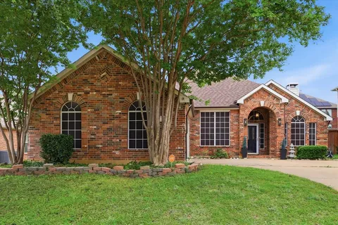 $380,000 | 520 Sandra Lane, Grand Prairie, TX 75052