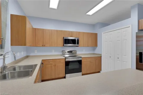 $385,000 | 15454 Summit Pl Circle, Unit 125, Naples, FL 34119