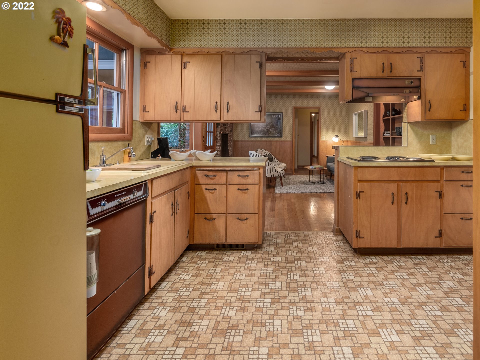 4534 Southwest 60th Place Portland, OR 97221 - Photo 7 of 29 Kitchen/Family Room