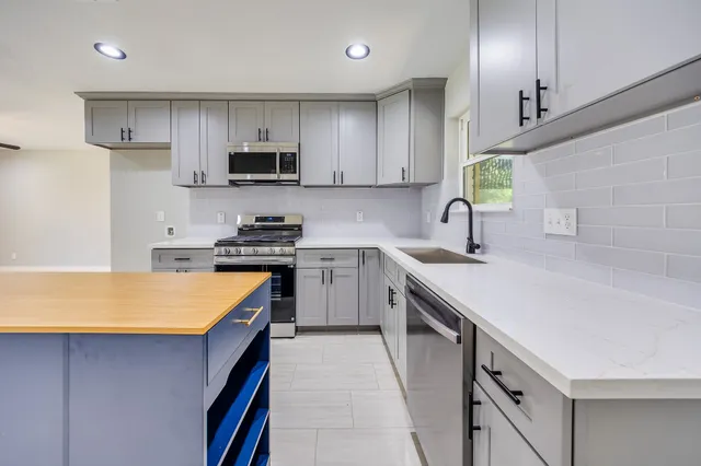 $2,200 | 6201 Carew Street, Houston, TX 77074