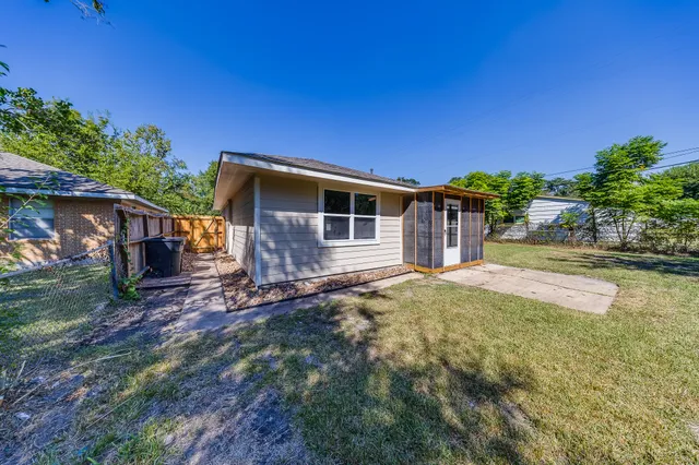 $2,200 | 6201 Carew Street, Houston, TX 77074