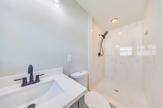 $2,200 | 6201 Carew Street, Houston, TX 77074