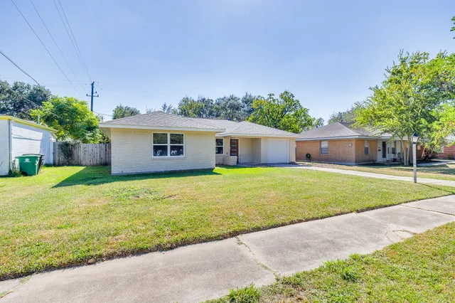 $2,200 | 6201 Carew Street, Houston, TX 77074