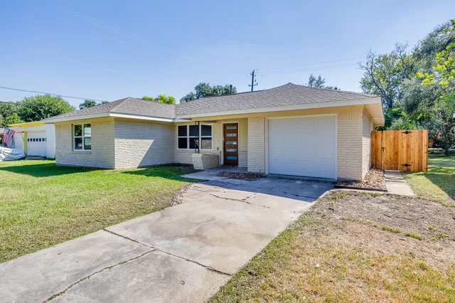 $2,200 | 6201 Carew Street, Houston, TX 77074