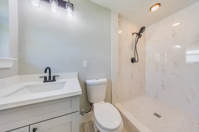 $2,200 | 6201 Carew Street, Houston, TX 77074