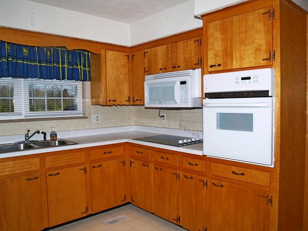 7237 Fairview Road Corryton, TN 37721 - Photo 16 of 32 16_kitchen_04