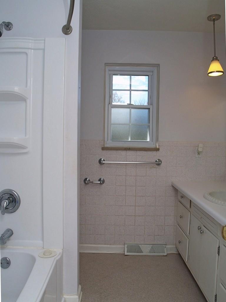 7237 Fairview Road Corryton, TN 37721 - Photo 21 of 32 21_hallbath