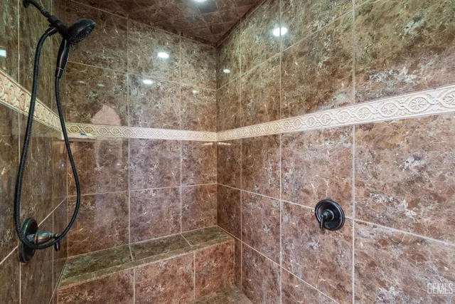 a view of a garden with a flower in a garden