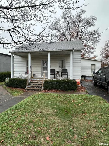 $49,900 | 105 North Hickory, Du Quoin, IL 62832