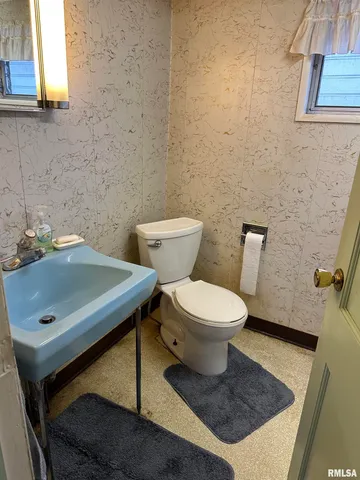 $49,900 | 105 North Hickory, Du Quoin, IL 62832