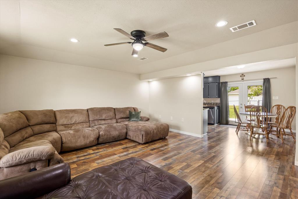 117 Paige Street Weatherford, TX 76088 - Photo 4 of 31