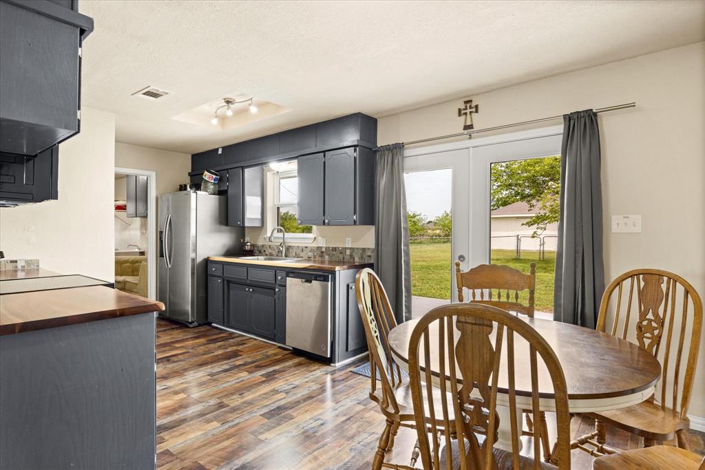 117 Paige Street Weatherford, TX 76088 - Photo 7 of 31