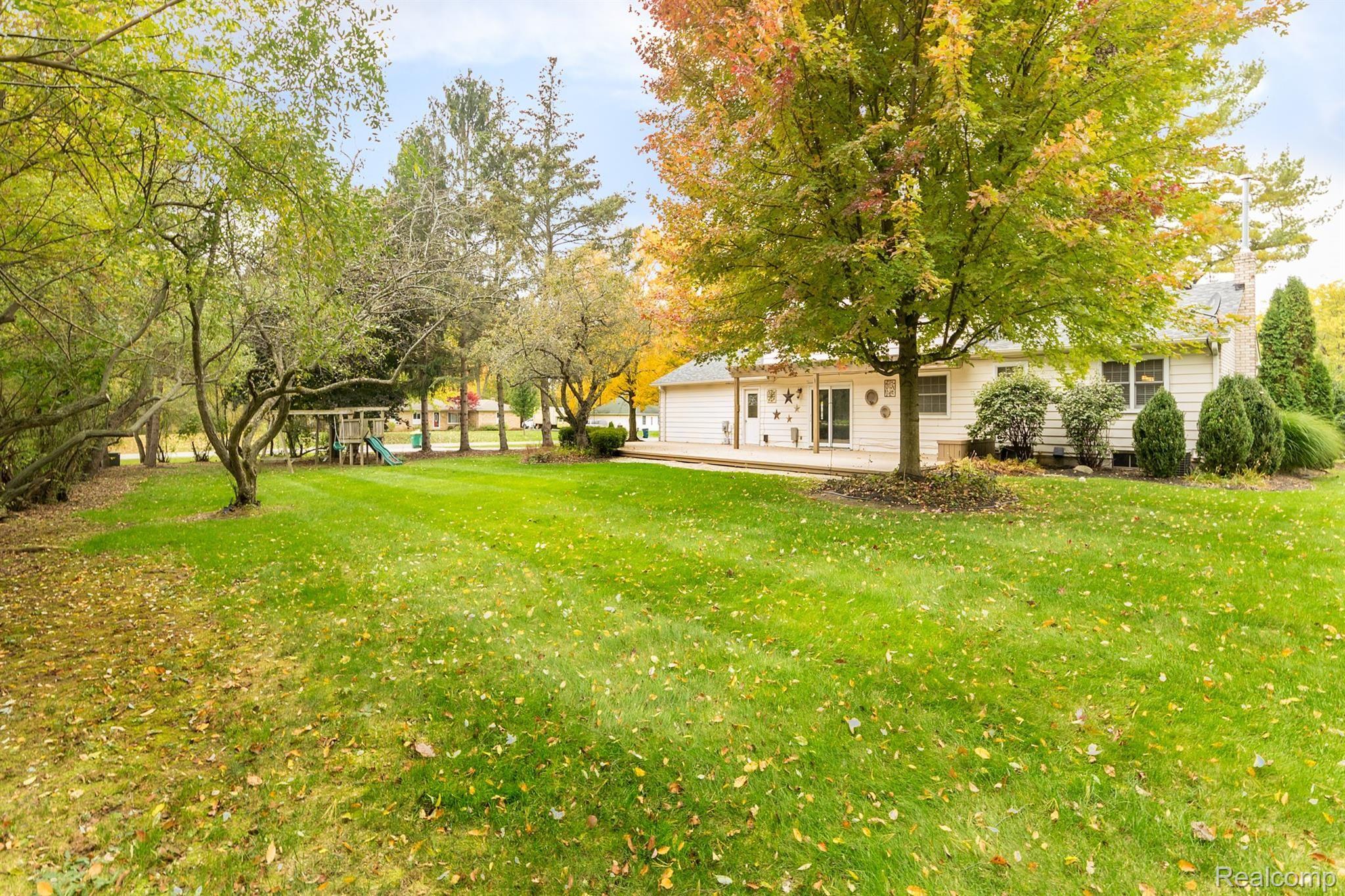 131 Robin Court Howell, MI 48855 - Photo 6 of 23 PP_SB102119-105.jpg