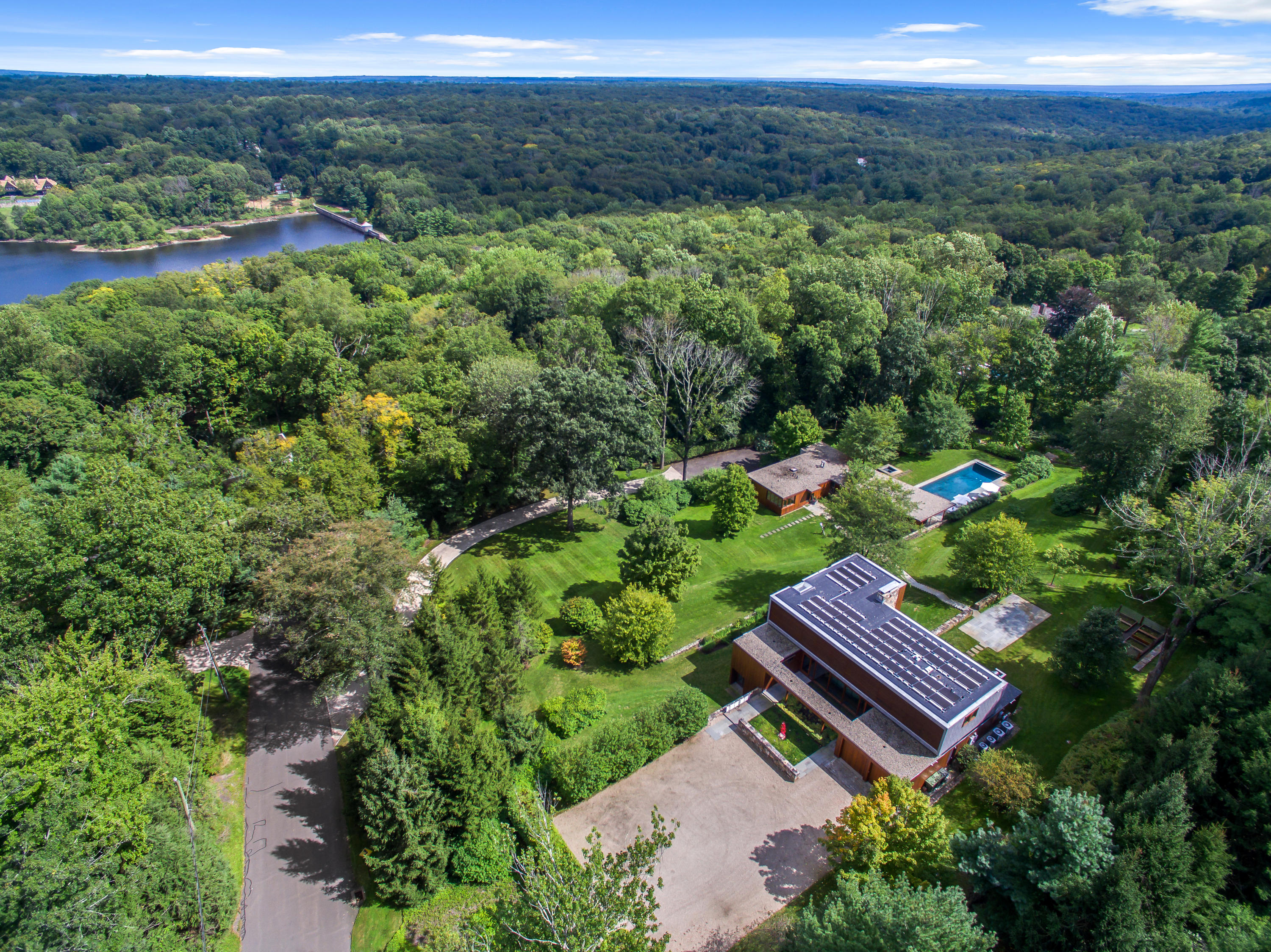 81 Cross Ridge Road New Canaan, CT 06840 - Photo 2 of 49