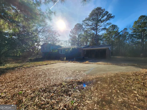 a view of a backyard of the house