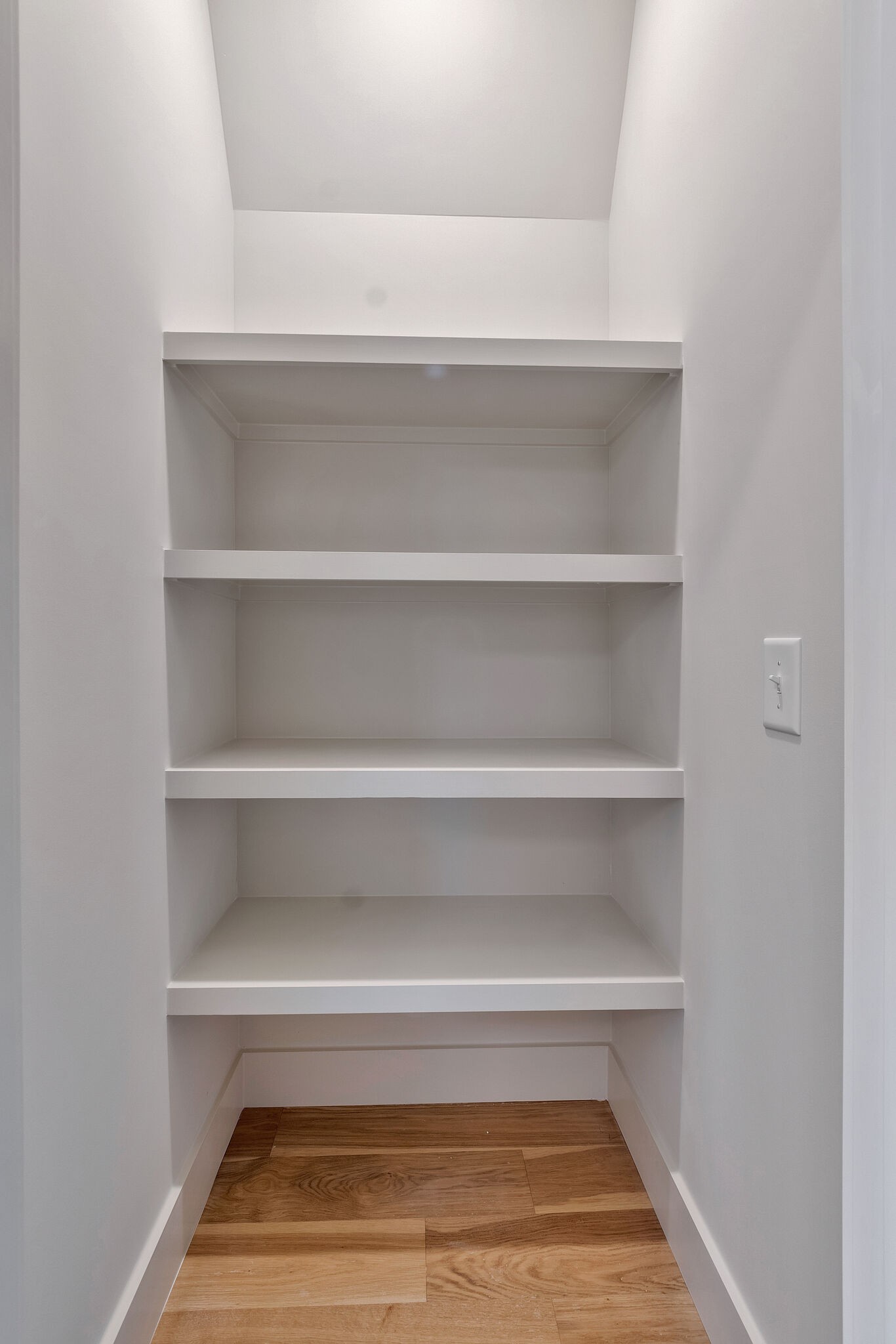 438 Patterson Street Nashville, TN 37211 - Photo 22 of 46 a view of a room with shelf