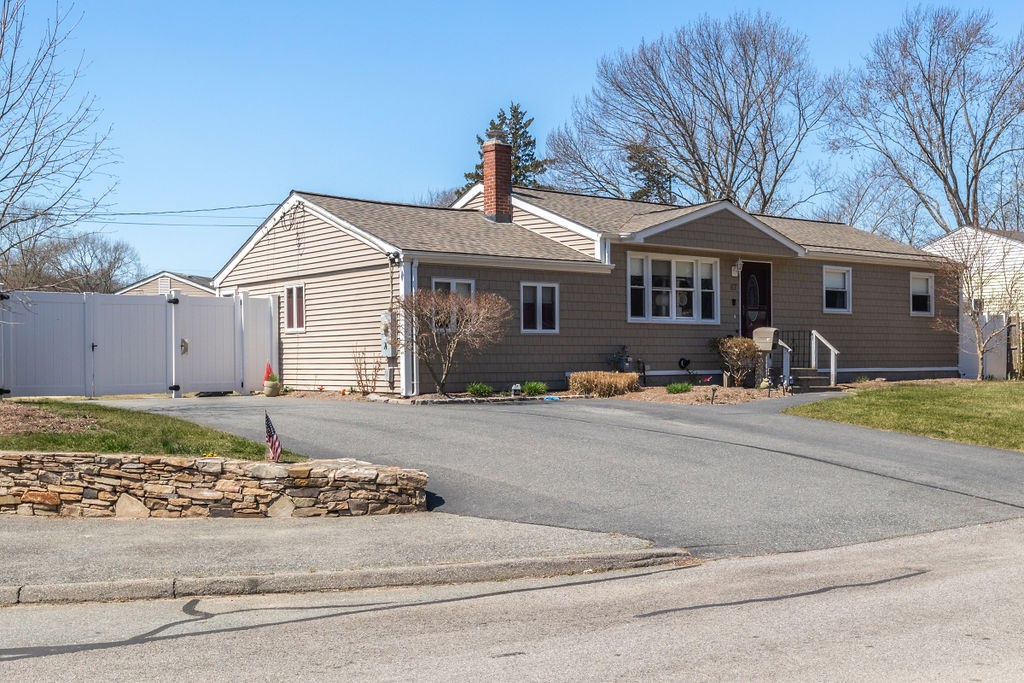 67 Griffin Drive Warwick, RI 02886 - Photo 2 of 6