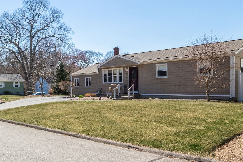 67 Griffin Drive Warwick, RI 02886 - Photo 3 of 6