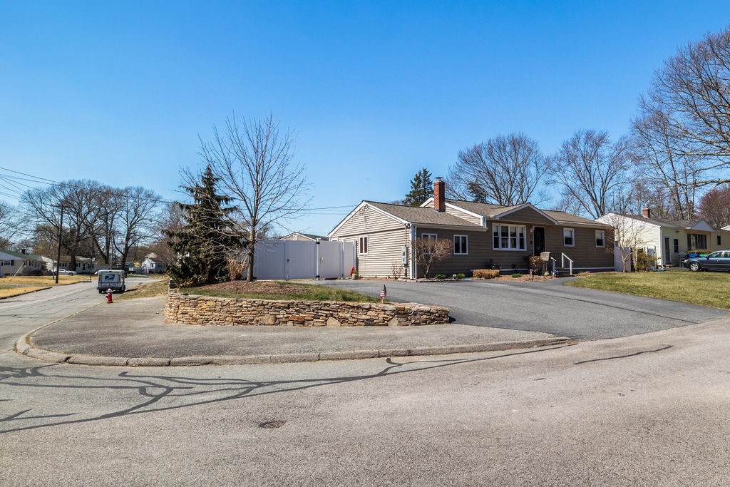 67 Griffin Drive Warwick, RI 02886 - Photo 4 of 6