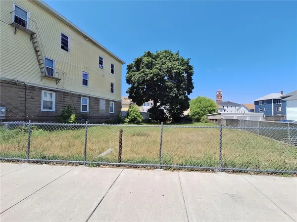 $269,900 | 18 Magnolia Street, Pawtucket, RI 02860