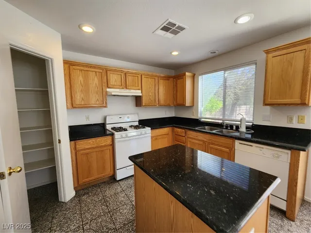 $2,425 | 3240 Ridgecliff Street, Las Vegas, NV 89129