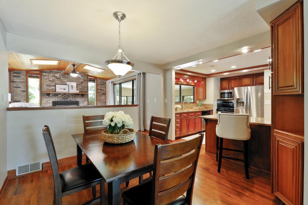 8340 Little Road Bloomington, MN 55437 - Photo 8 of 37 Gallery Image 8