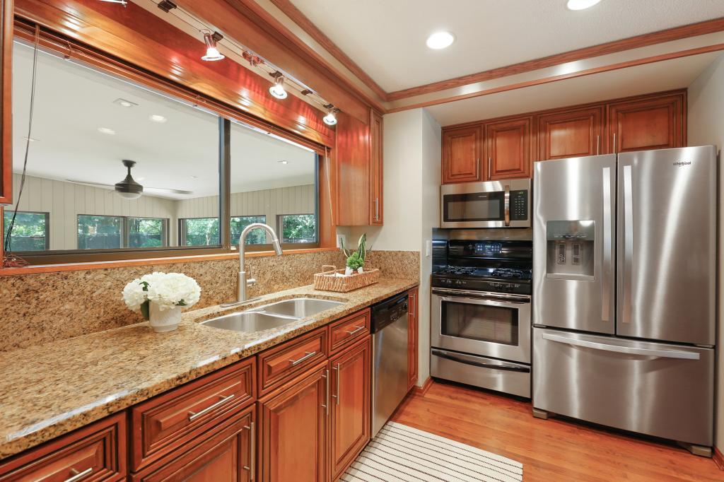 8340 Little Road Bloomington, MN 55437 - Photo 9 of 37 Gallery Image 9