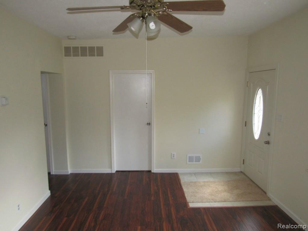 3854 Mapleleaf Road Waterford, MI 48328 - Photo 10 of 34 3854 MAPLELEAF WATERFORD , (24).jpg