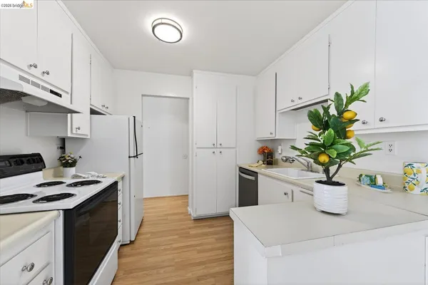 $349,000 | 1305 Boulevard Way, Unit 303, Walnut Creek, CA 94595