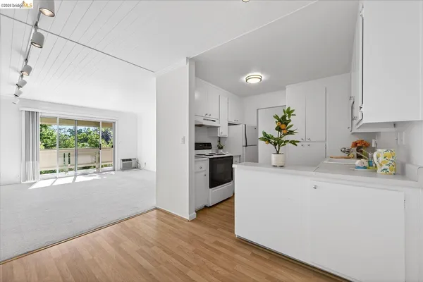 $349,000 | 1305 Boulevard Way, Unit 303, Walnut Creek, CA 94595