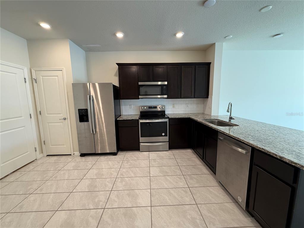 4714 Sparkling Shell Avenue Kissimmee, FL 34746 - Photo 5 of 21