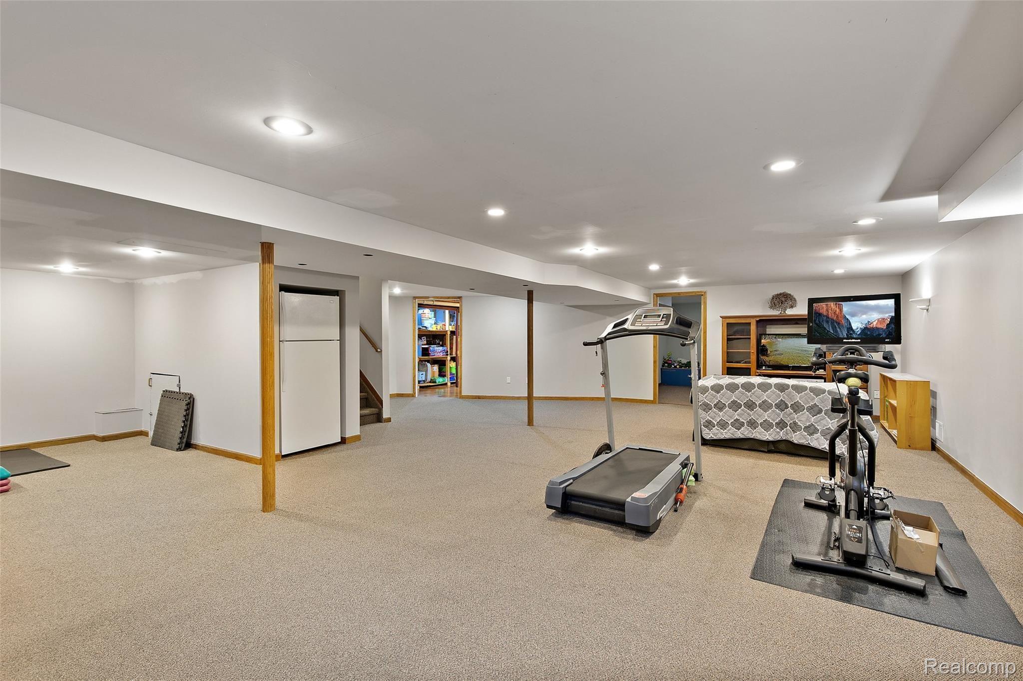 49869 Riverside Drive Macomb, MI 48044 - Photo 52 of 58 49869 Riverside Dr-34.jpg