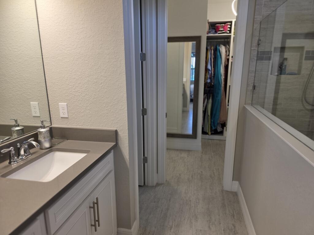 527 Southeast Vallarta Dr Port Port St. Lucie, FL 34984 - Photo 14 of 59 14-Master to Closet