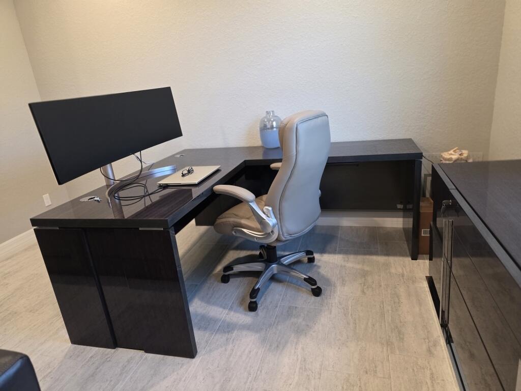 527 Southeast Vallarta Dr Port Port St. Lucie, FL 34984 - Photo 19 of 59 19-Executive Office 2