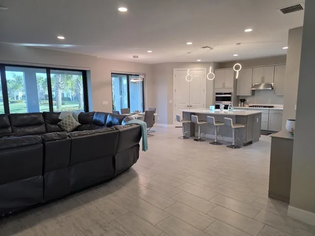 $10,500 | 527 Southeast Vallarta Dr Port, Port St. Lucie, FL 34984