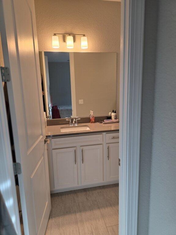 527 Southeast Vallarta Dr Port Port St. Lucie, FL 34984 - Photo 41 of 59 43- In Law Bath