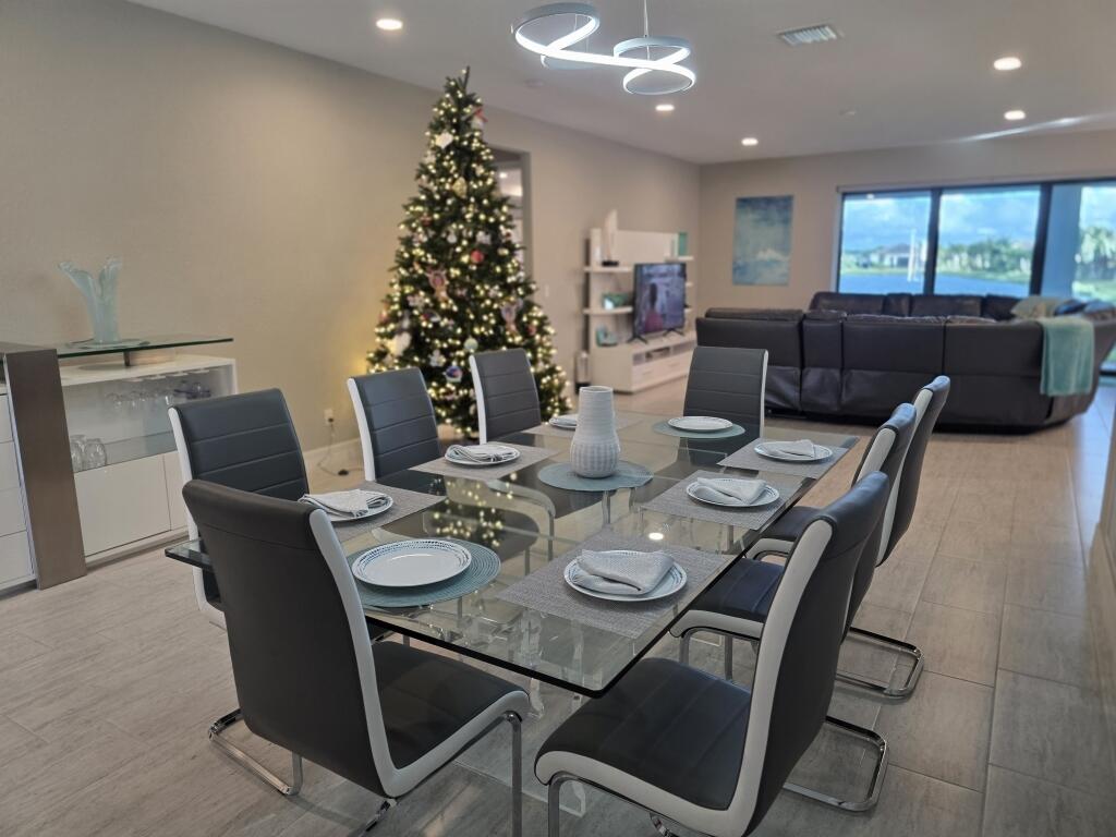 527 Southeast Vallarta Dr Port Port St. Lucie, FL 34984 - Photo 7 of 59 07-Dining 2