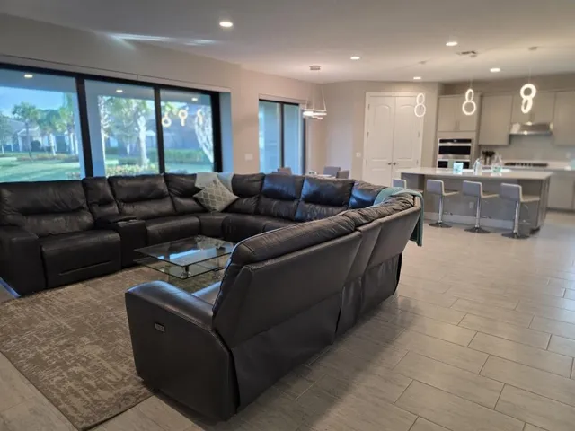 $10,500 | 527 Southeast Vallarta Dr Port, Port St. Lucie, FL 34984