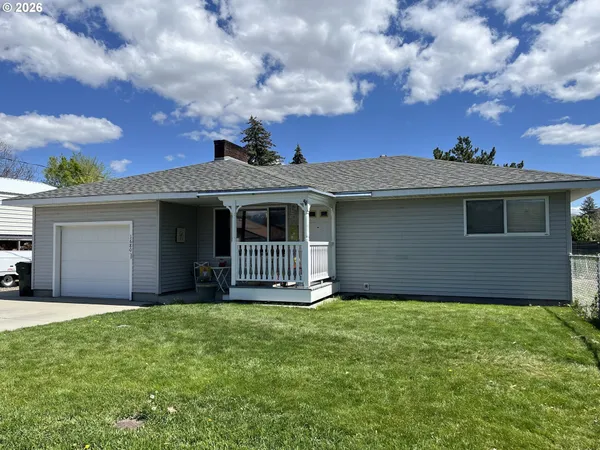 a view of front of house with yard