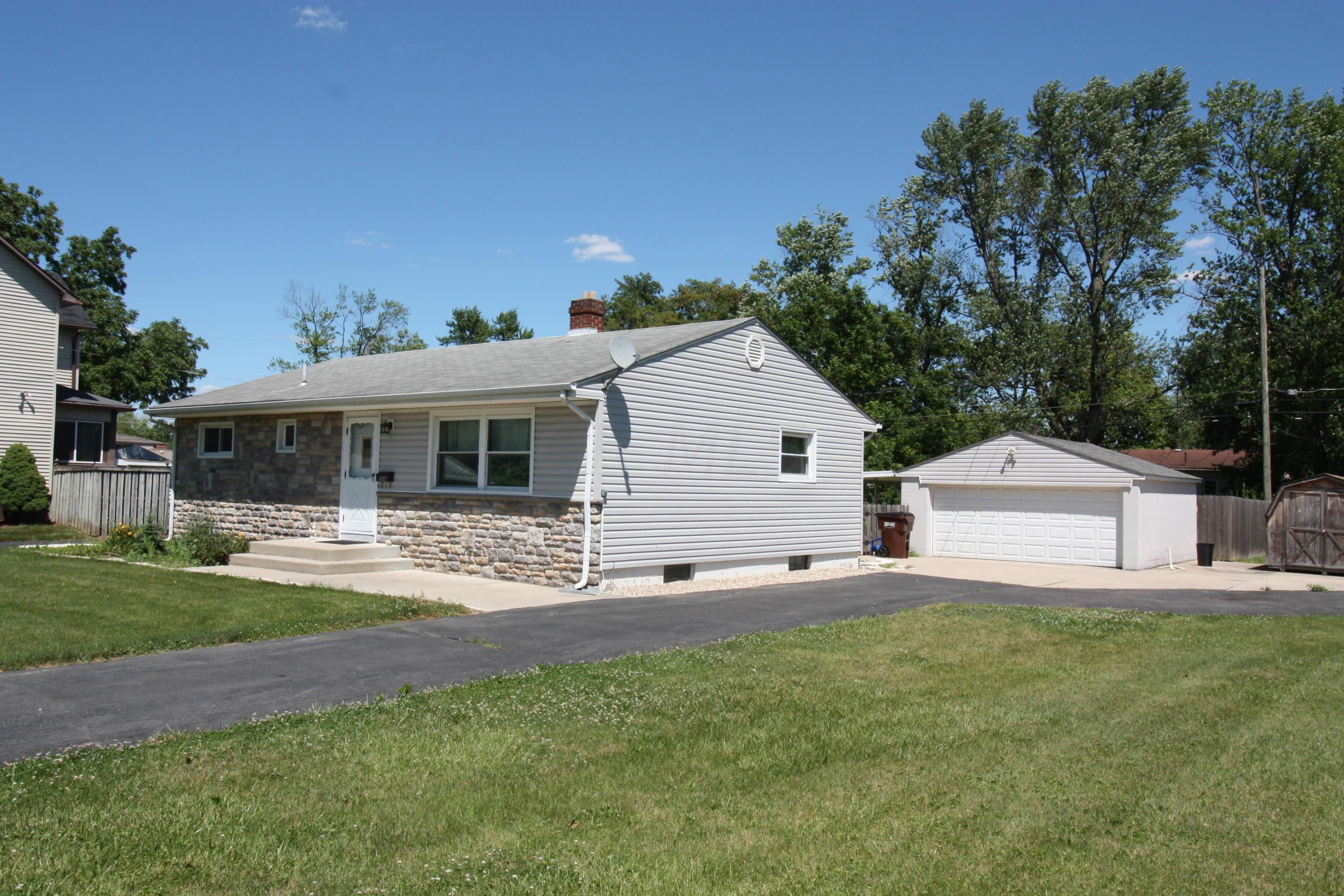 356 Smith Road Columbus, OH 43228 - Photo 3 of 9 Gallery Image 3