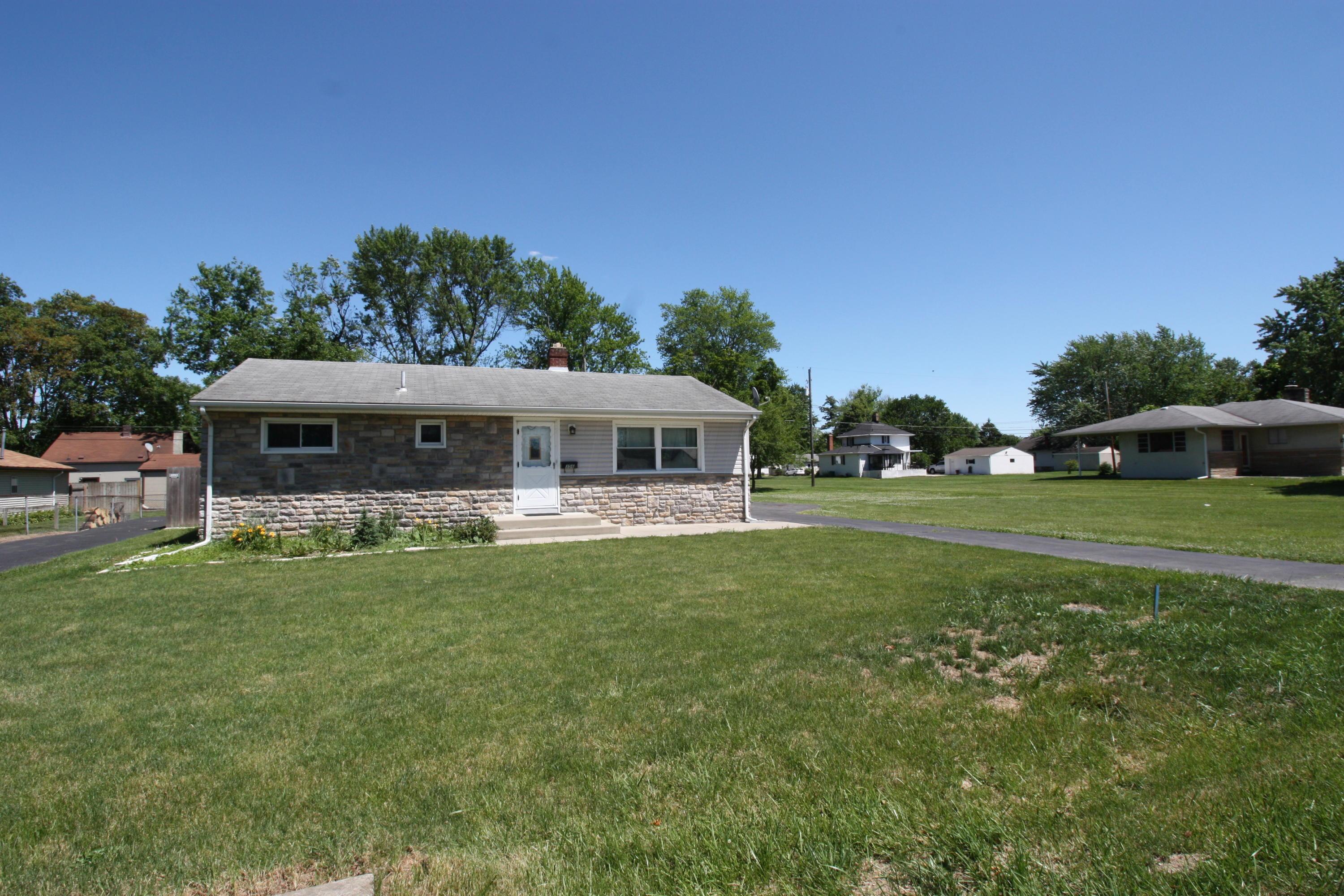 356 Smith Road Columbus, OH 43228 - Photo 4 of 9 Gallery Image 4