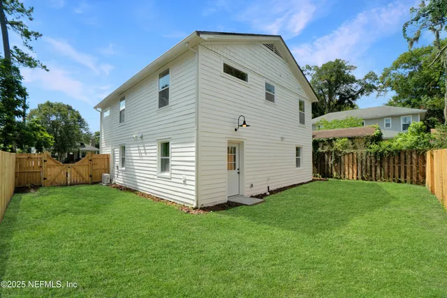a view of a back yard of the house