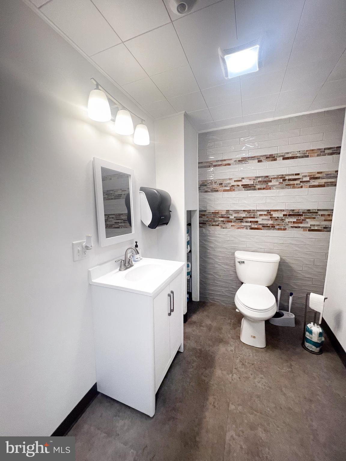 336 South Main Street Burnham, PA 17009 - Photo 7 of 32