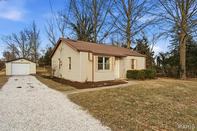 $140,000 | 105 Ross Lane, Belleville, IL 62220